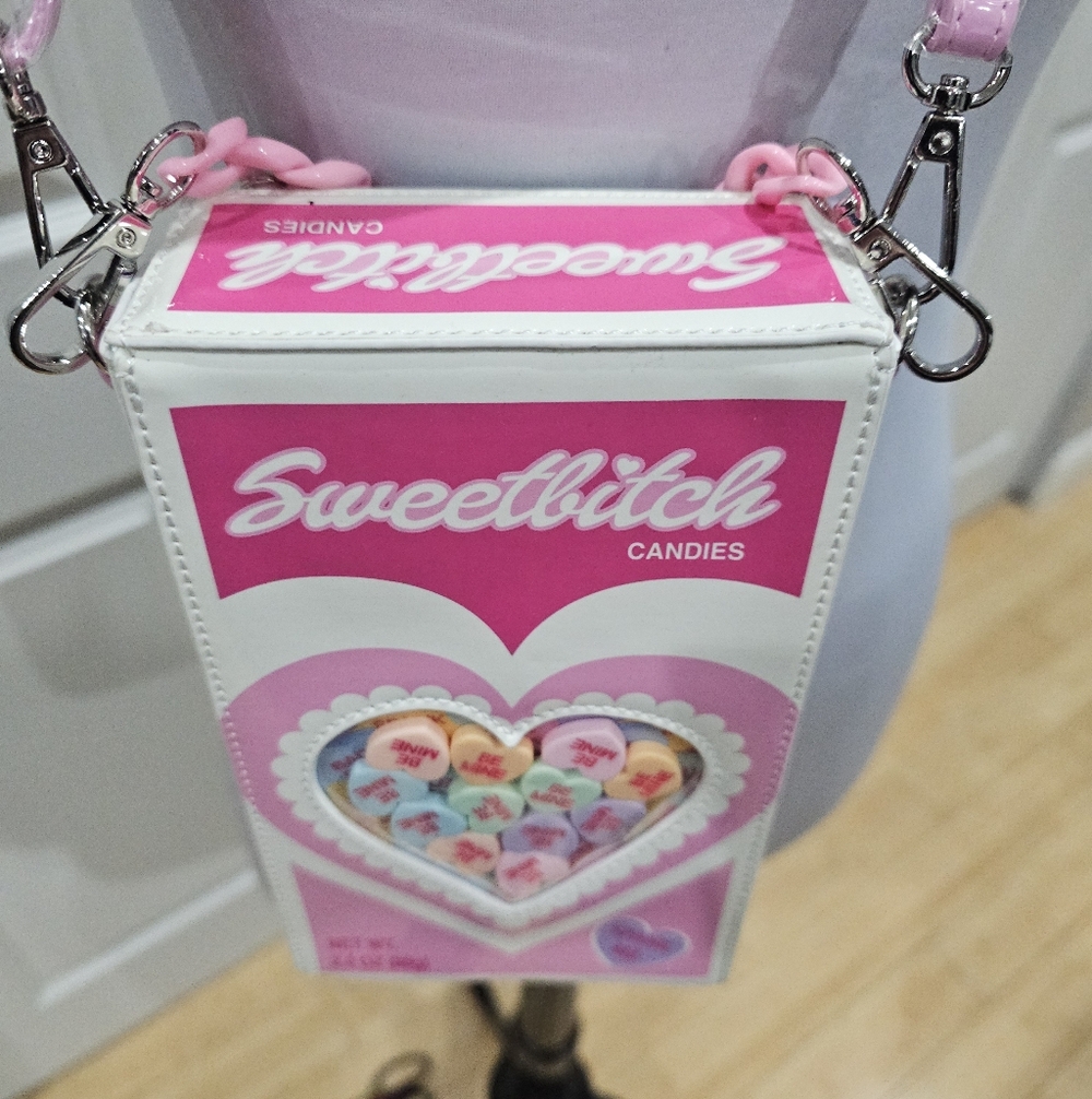 Unique Sweet Sugar Thrillz Say It With Candy Hearts Crossbody Bag Pink Purse New - Picture 6 of 15